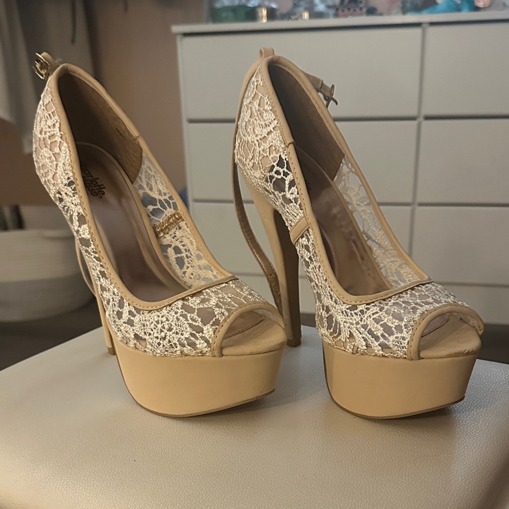 Elegant Lace Peep-Toe Platform Heels
